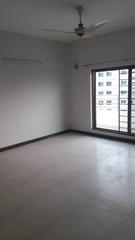 Askari 11, Sector B, 10 Marla, 3 Bed, 6th Floor, Luxury Apartment For Rent. 16