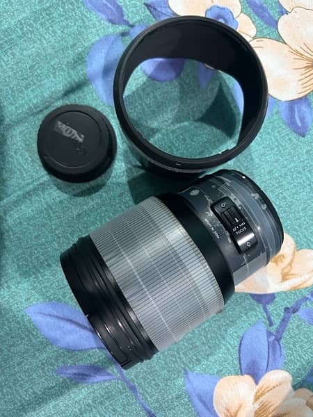 I'm selling Sigma 85 1.4 canon mount 0