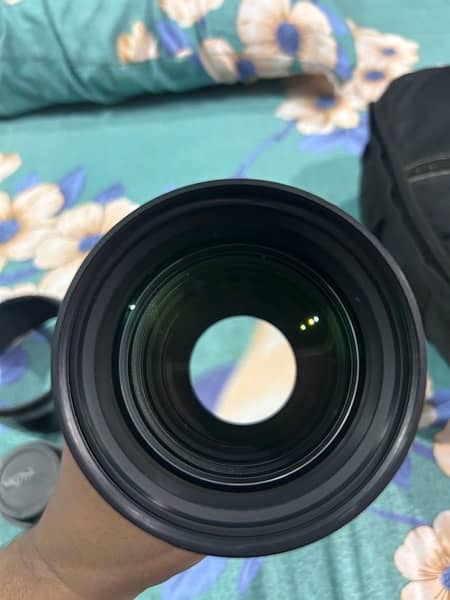 I'm selling Sigma 85 1.4 canon mount 2