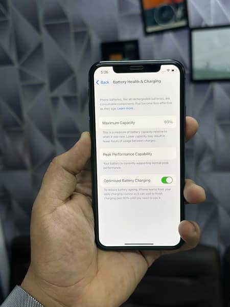 iphone X 64gb Non-pta 89% battery complete box 5