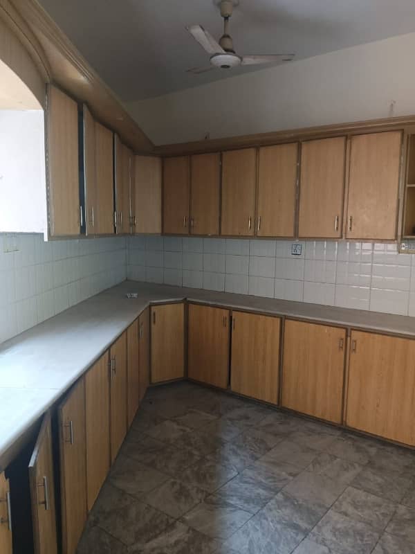 1 Kanal Upper Portion Available For Family 1