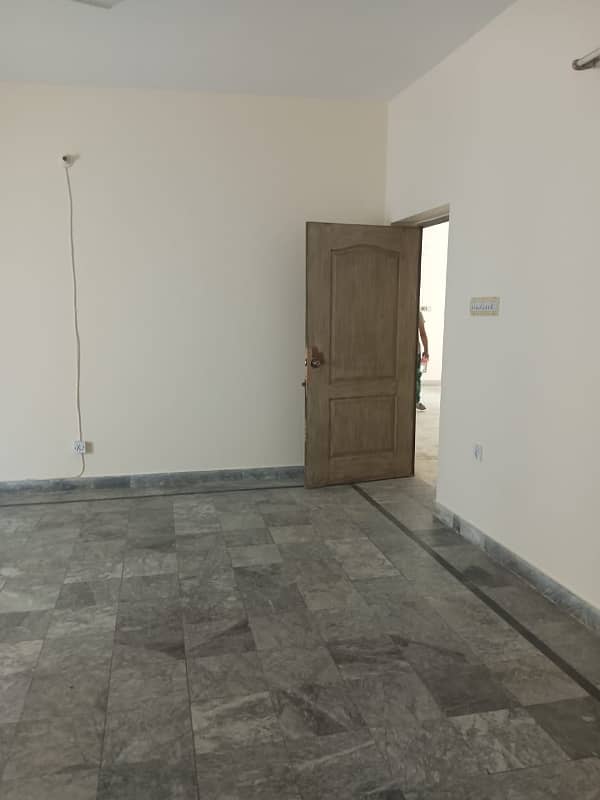 1 Kanal Upper Portion Available For Family 3