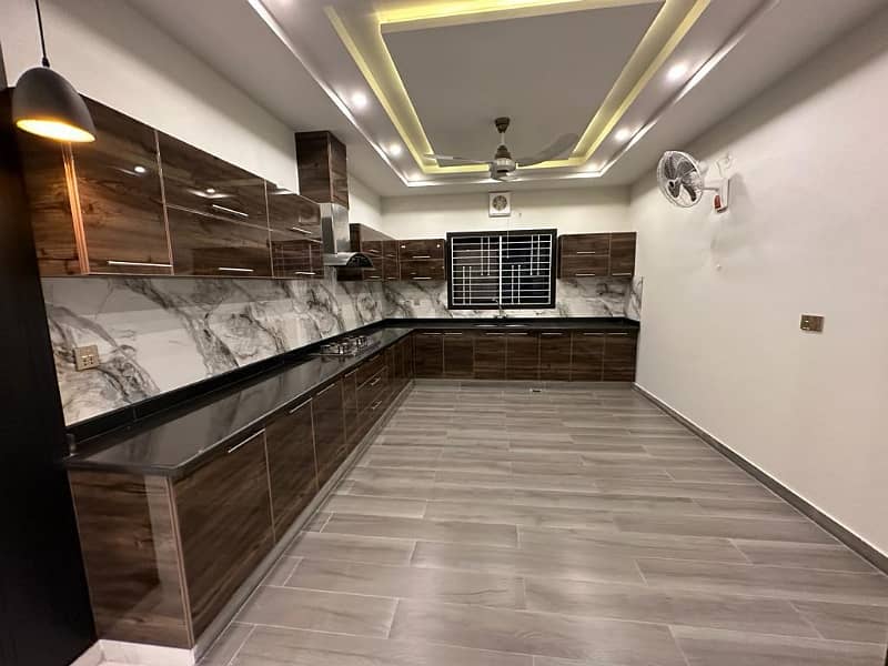 DC Colony Kanal Upper Portion For Rent 12