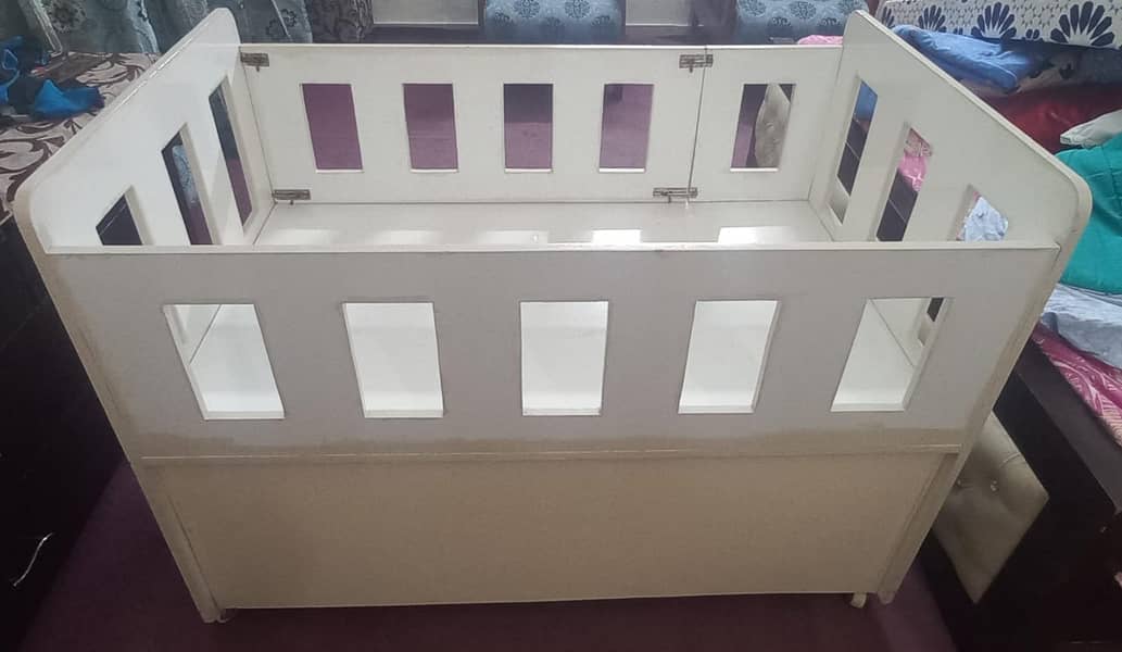 Baby cot with master jet mattress 2