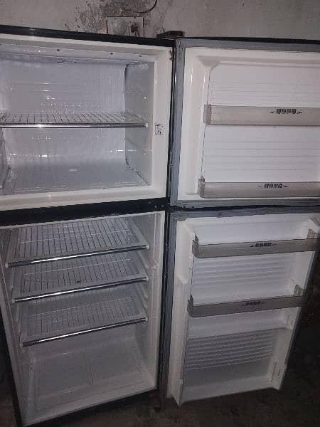 Dawlance fridge full size chill cooling 3