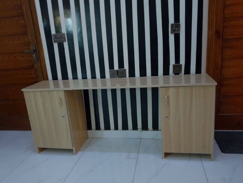 OFFICE TABLE FOR SALE 5