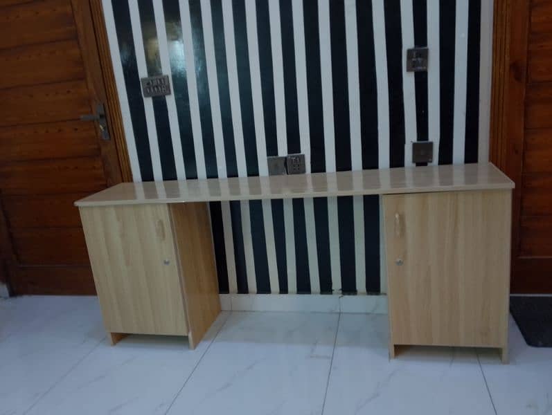 OFFICE TABLE FOR SALE 6