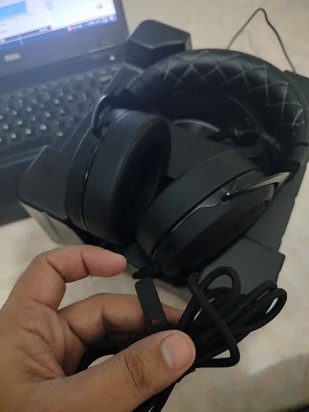 Corsair HS60 Pro Headset 1