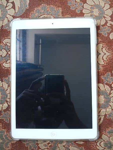 (ipad Air 1) 16GB with box and orignal charger 1