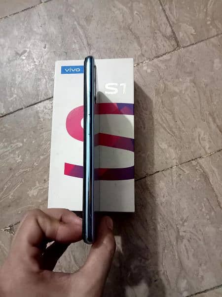 Vivo S1 4/128 3