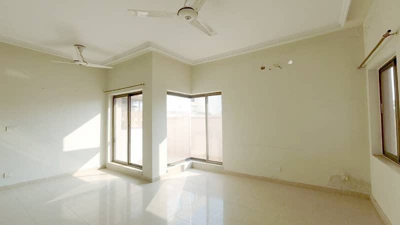 10 Marla House For Sale In 
Dream Gardens
 Phas-1 Lahore 9