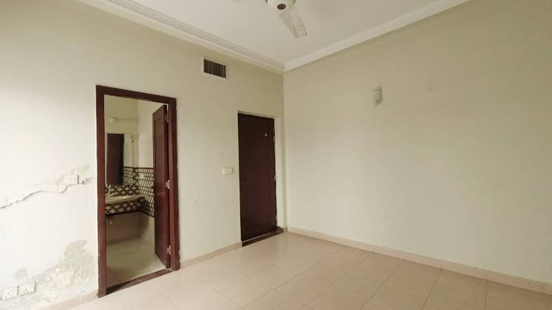 10 Marla House For Sale In 
Dream Gardens
 Phas-1 Lahore 19