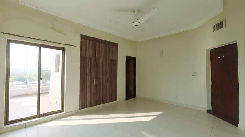 10 Marla House For Sale In 
Dream Gardens
 Phas-1 Lahore 24