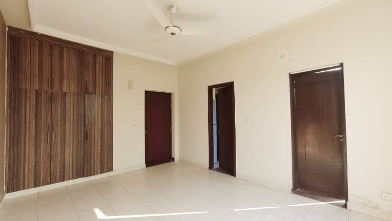 10 Marla House For Sale In 
Dream Gardens
 Phas-1 Lahore 29