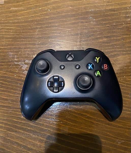 Xbox one + Original Controller 5