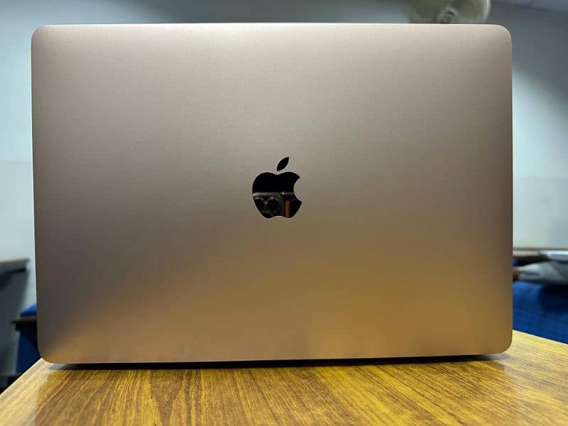 MacBook Air M1 2020 8/256 0