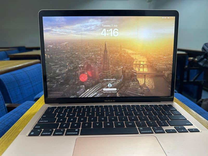 MacBook Air M1 2020 8/256 4