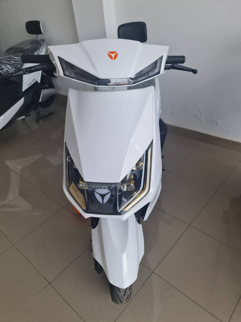 Yadea T5 Electric Scooty | Scooter Brand New Showroom 2