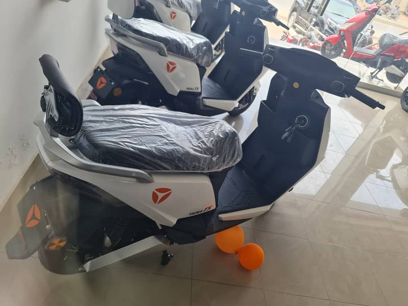Yadea T5 Electric Scooty | Scooter Brand New Showroom 8