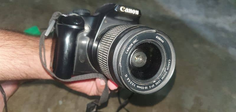 old modal dslr camra 8000.349/597/2239 3