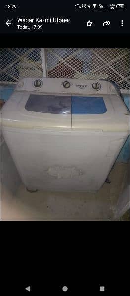 I'm selling toyo washing machine 3