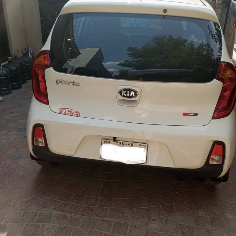 KIA PICANTO (White) Rs. 2,950,000/- 3