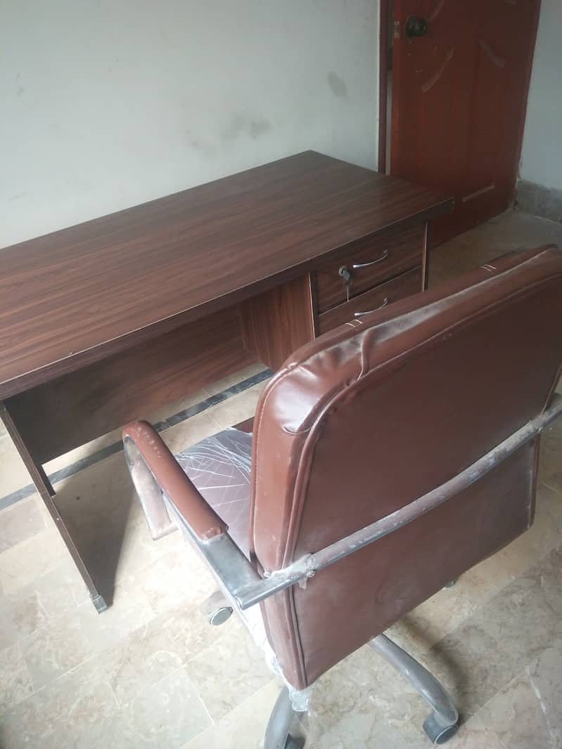 office Table And Chair Urgent sale 0