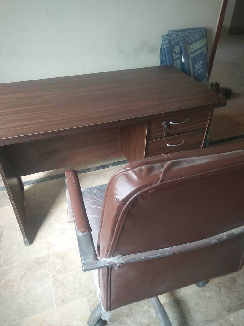 office Table And Chair Urgent sale 3