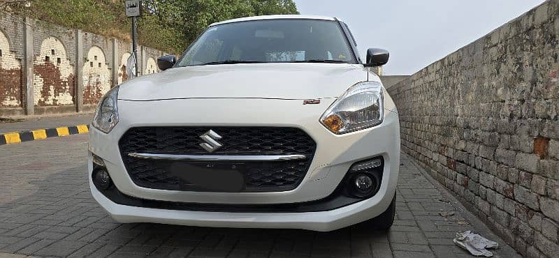 Suzuki Swift 2023 GL Manual(white colour) 1