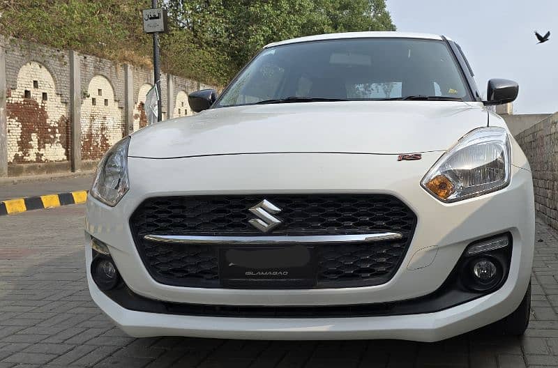 Suzuki Swift 2023 GL Manual(white colour) 3