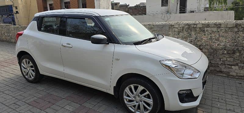 Suzuki Swift 2023 GL Manual(white colour) 13