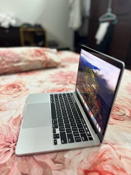 Apple MacBook pro 2022 with m2 chip 1