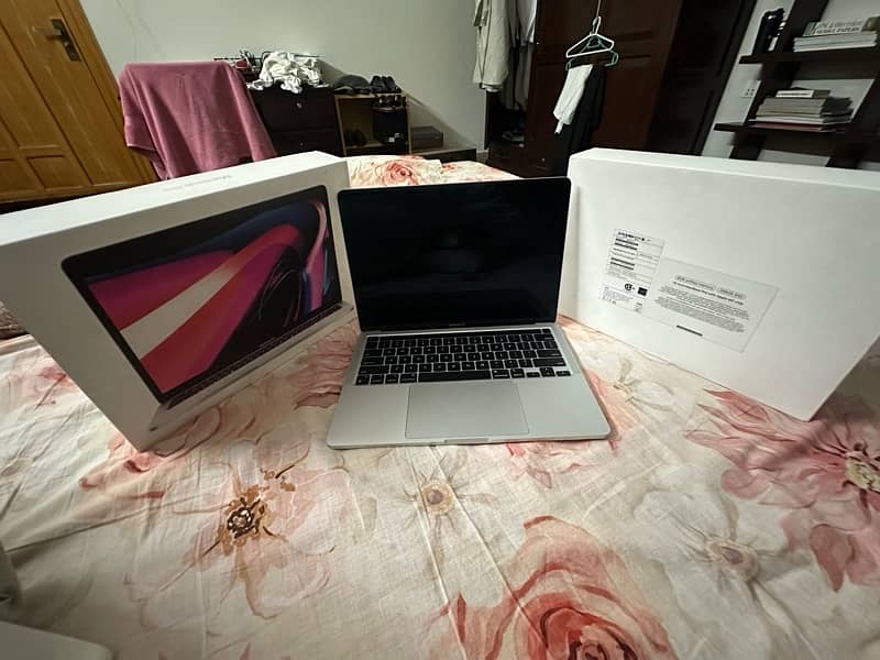 Apple MacBook pro 2022 with m2 chip 2