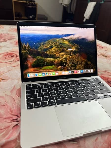 Apple MacBook pro 2022 with m2 chip 3