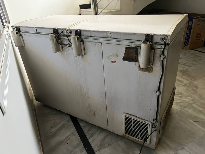 Dawlance Deep Freezer Large Size Twin Door Fridge and Freezer 1