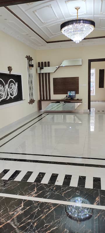 GAS AVAILABLE NEAR PARK & MOSQUE HOT LOCATION 8 MARLA HOUSE FOR RENT IN DHA 11 RAHBER 12