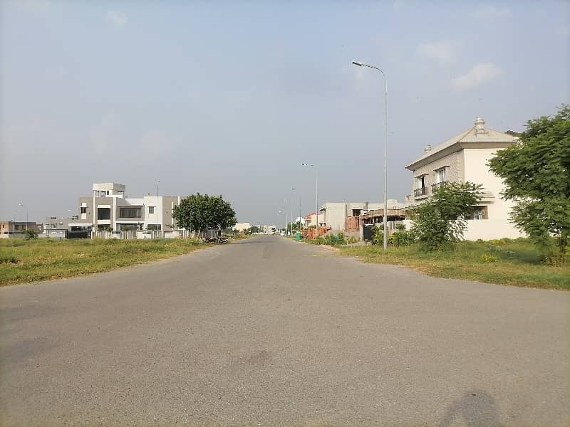 60ft wide Road Plot on Attractive Price 6