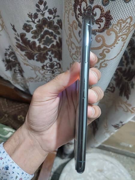 I'm selling my iPhone 11 pro max 256gb non pta 6