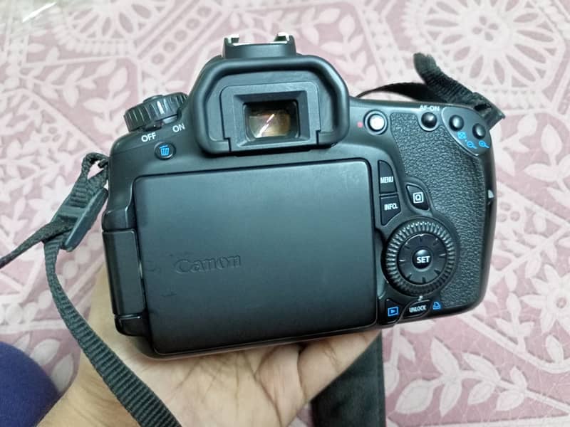 Canon 60d camera with badly and accessories 3