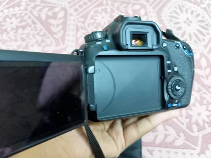 Canon 60d camera with badly and accessories 4