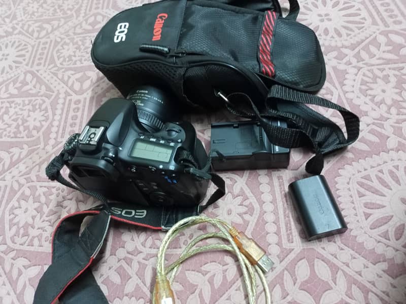 Canon 60d camera with badly and accessories 10