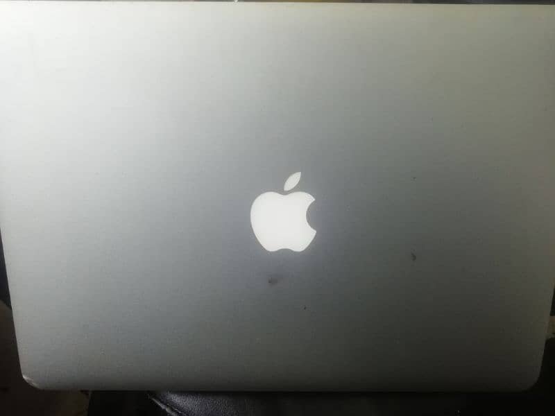 macbook air (2015) 8gb Ram with 128ssd 0