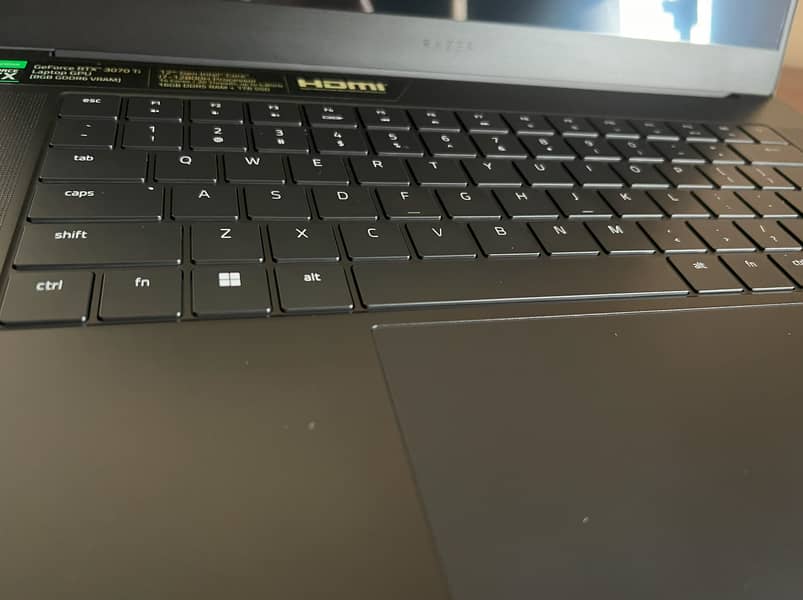 Razer Blade 15 intel core i7-12800H, RTX 3070Ti, 240Hz Refresh Rate 1