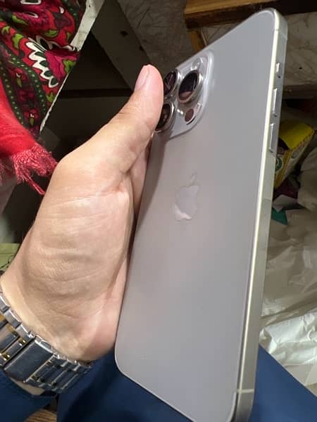 IPhone 15 pro max Natural Titanium Jv model 1