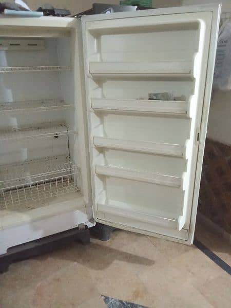 Refrigerator imported white color 2