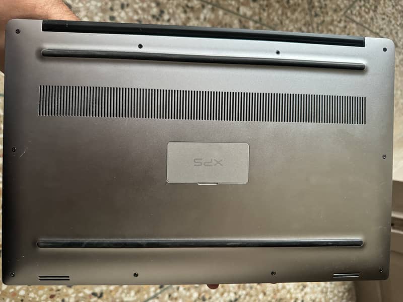 Dell XPS 15 9560 10