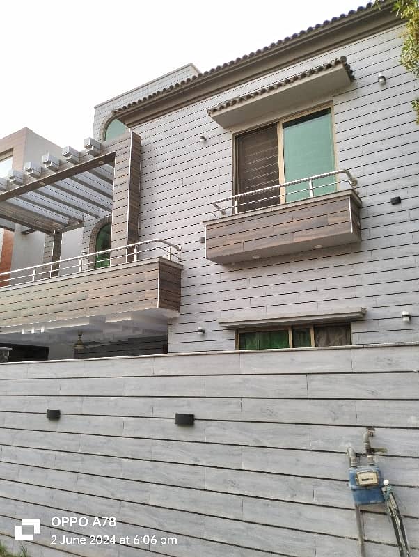 10 Marla luxury vip beautiful slightly used house for sale in bahria town Lahore 19