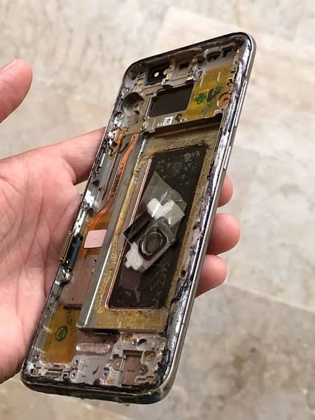 samsung s8 housing available all ok 4