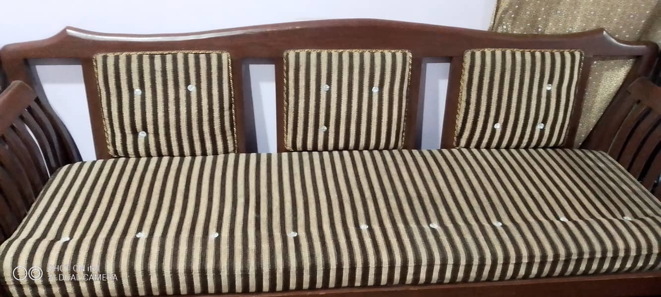 Sheshim wood 5 seater sofa set 1