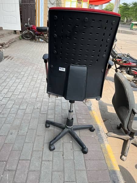 Original Chairister Chairs stock available in good price 1